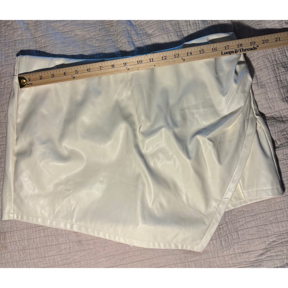 Cream White Faux Leather Wrap Skort Elastic Waist LC731285 Mini Skirt Shorts